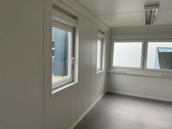 Conteneur de bureau de 6,75 × 2,42 M (Réf : 2350)