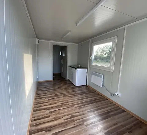 Conteneur de bureau 6,00 X 2,40 avec WC, douche et cuisine (Réf : 2390)