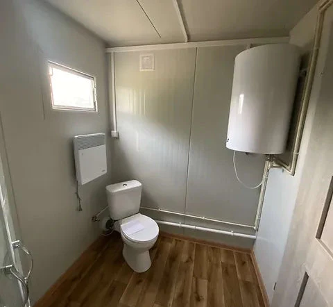 Conteneur de bureau 6,00 X 2,40 avec WC, douche et cuisine (Réf : 2390)